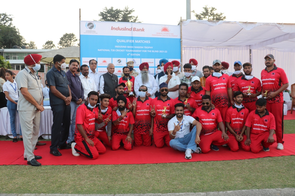 Hon’ble Governor of Punjab Sh Banwarilal Purohit with the Runners up team Punjab