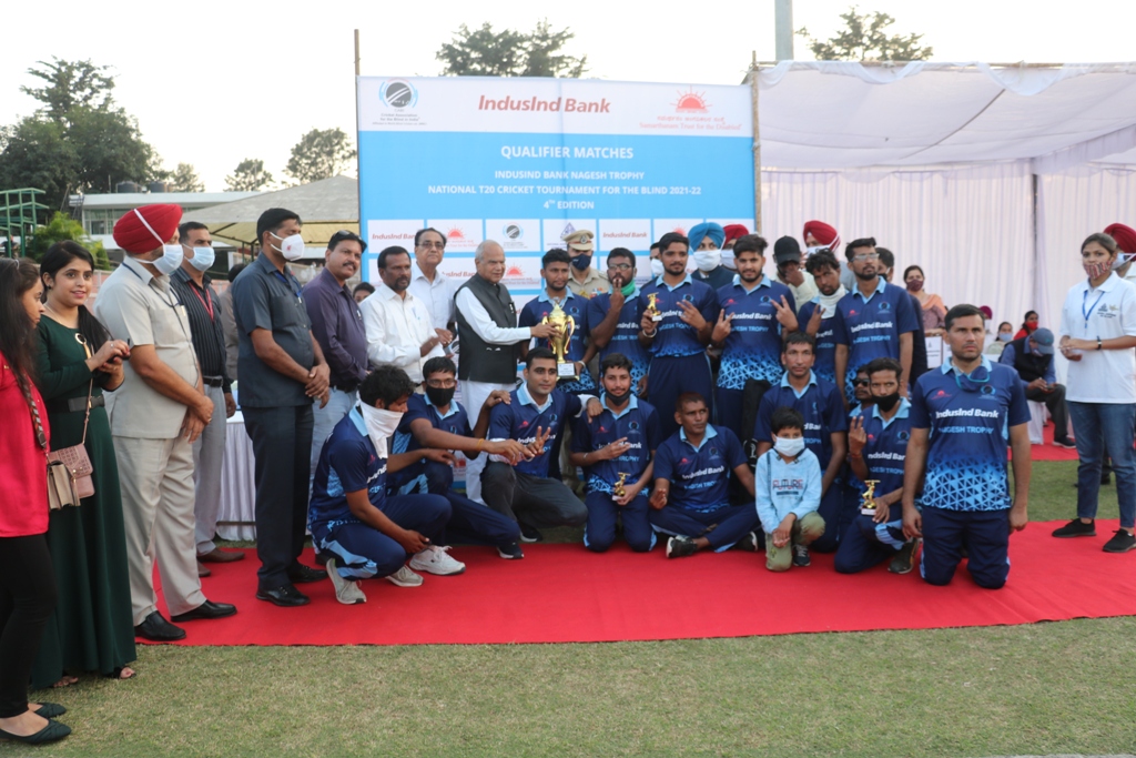 Hon’ble Governor of Punjab Sh Banwarilal Purohit with the winning team NAB Chandigarh
