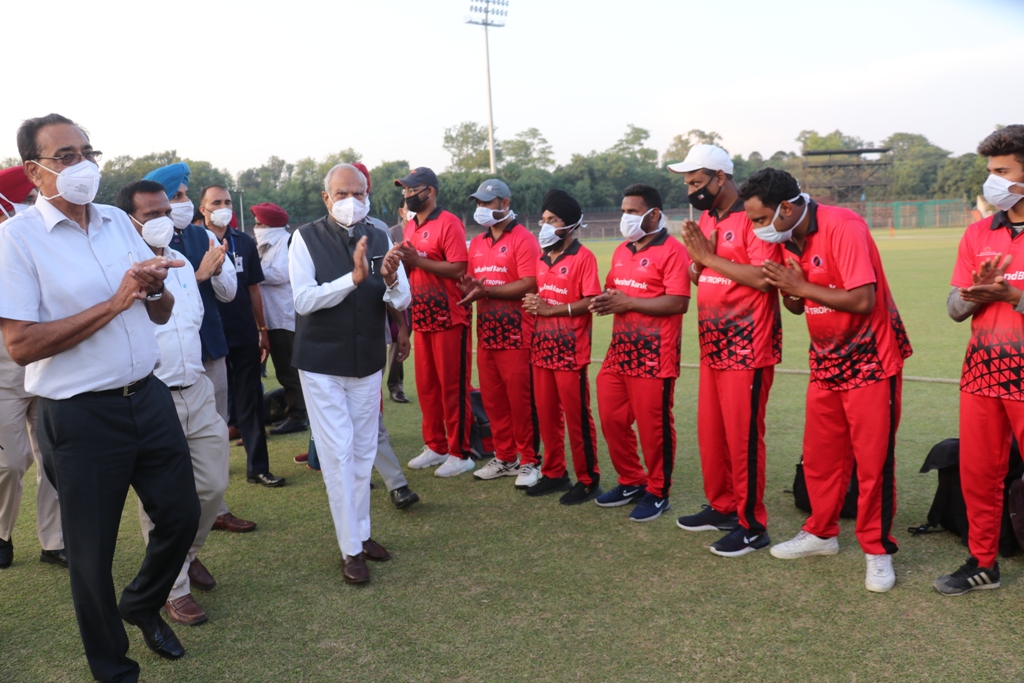 Hon’ble Governor of Punjab applauding the participating teams of Blind Cricket tournament