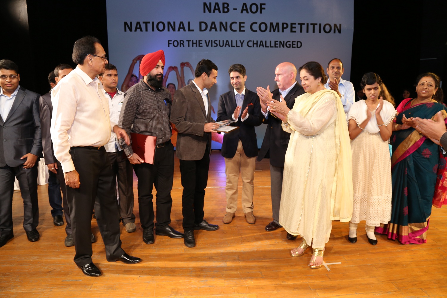 L-R – Hon. President Shri Vinod Chadha, Mr. Abhinav Bindra, CEO Amway, M.P Chd – Ms. Kirron Kher