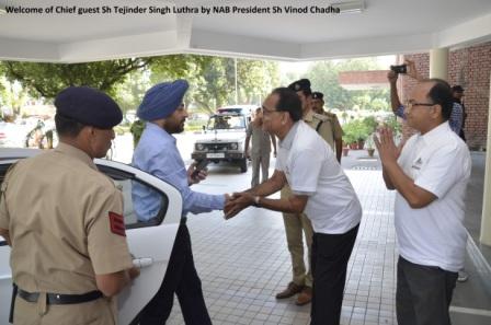 WELCOME OF CHIEF GUEST SH TEJINDER SINGH LUTHRA BY NAB PRESIDENT SH VINOD CHADHA