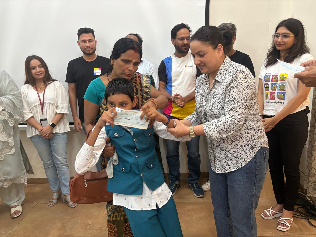 Scholarship distribution on 6.07 (18)