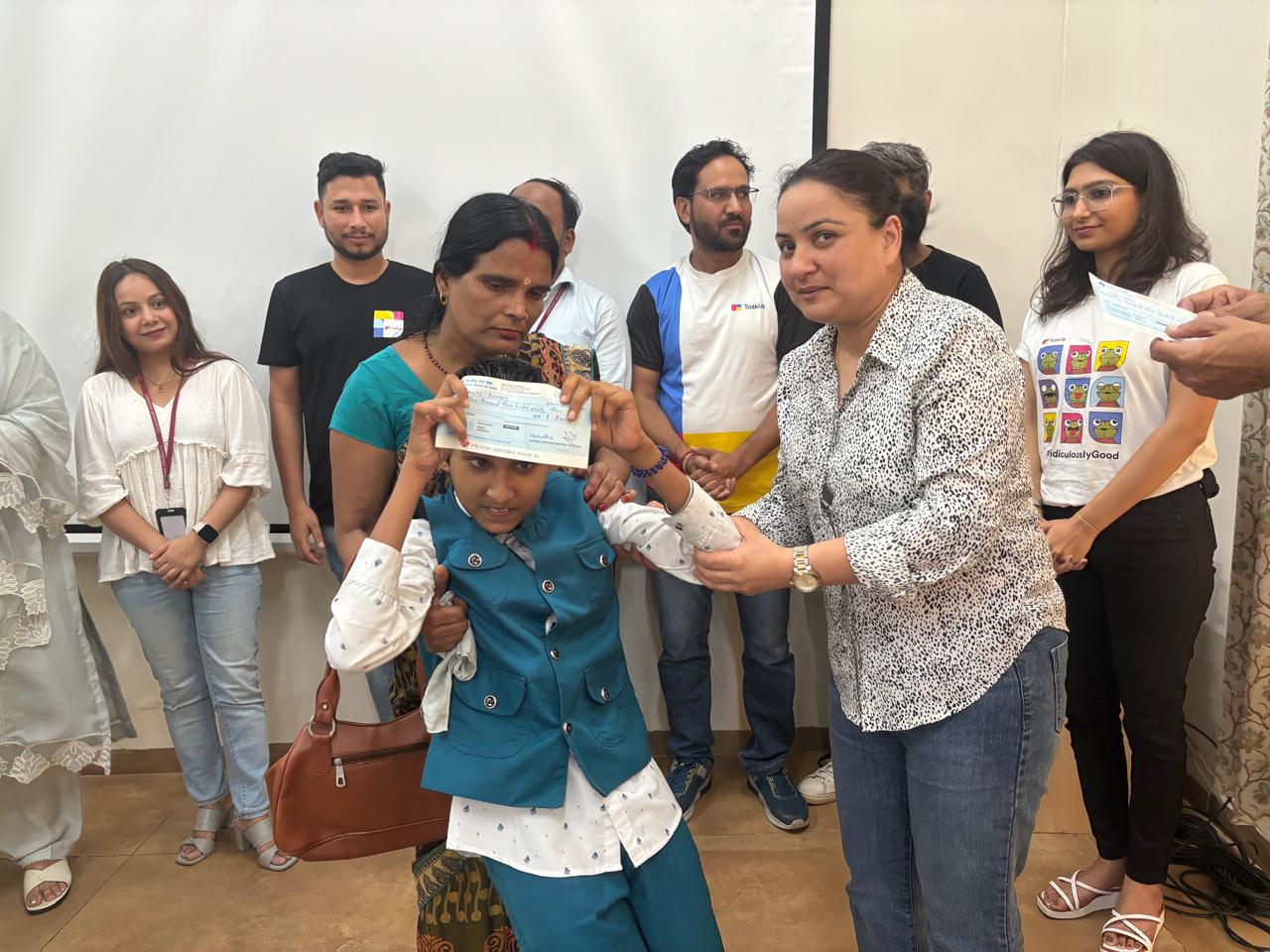 Scholarship distribution on 6.07 (20)