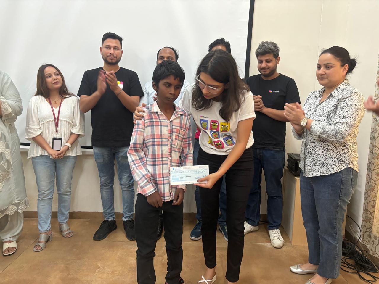 Scholarship distribution on 6.07 (21)