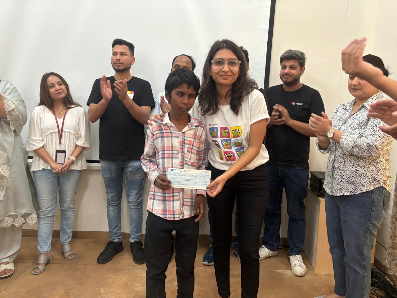 Scholarship distribution on 6.07 (22)