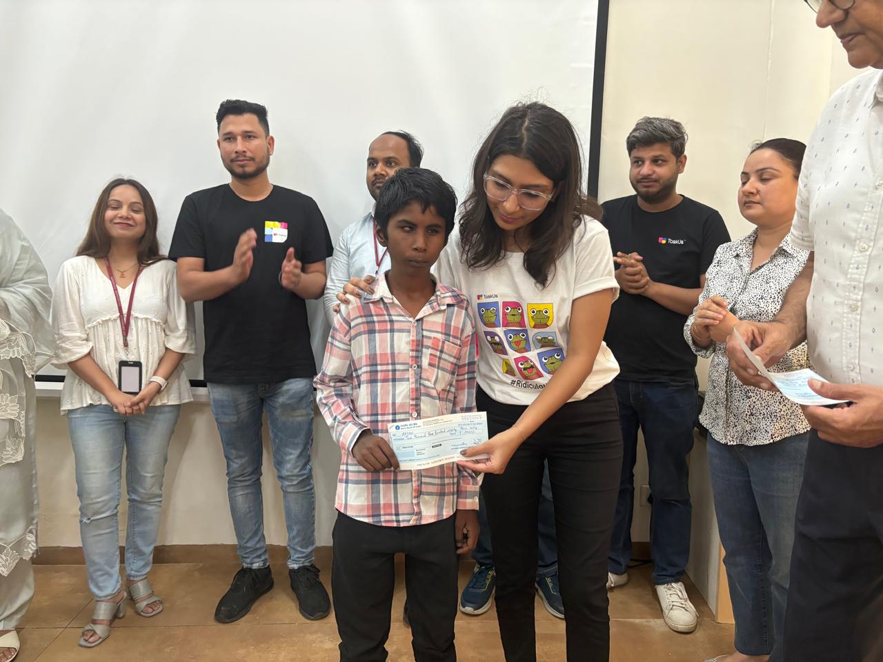 Scholarship distribution on 6.07 (23)