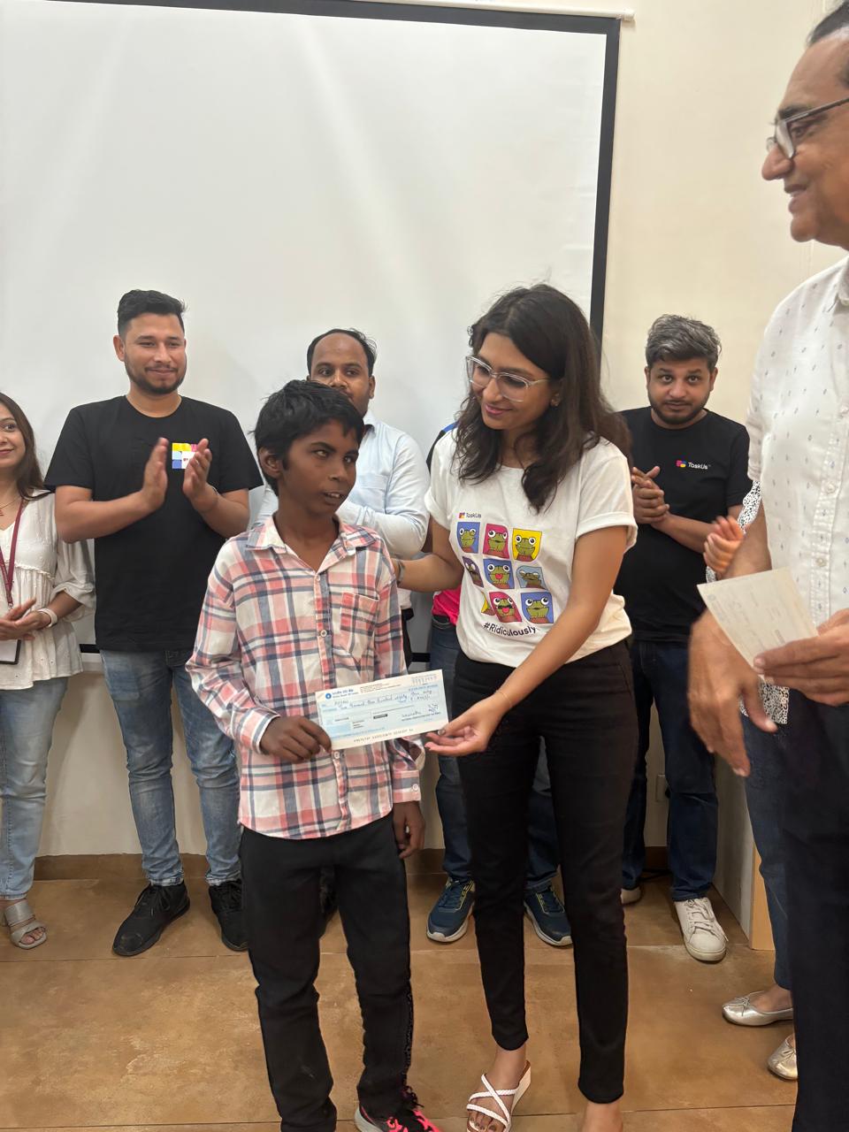 Scholarship distribution on 6.07 (25)