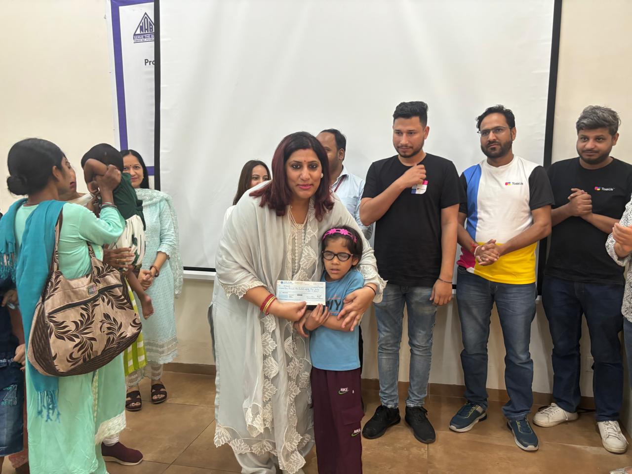 Scholarship distribution on 6.07 (31)