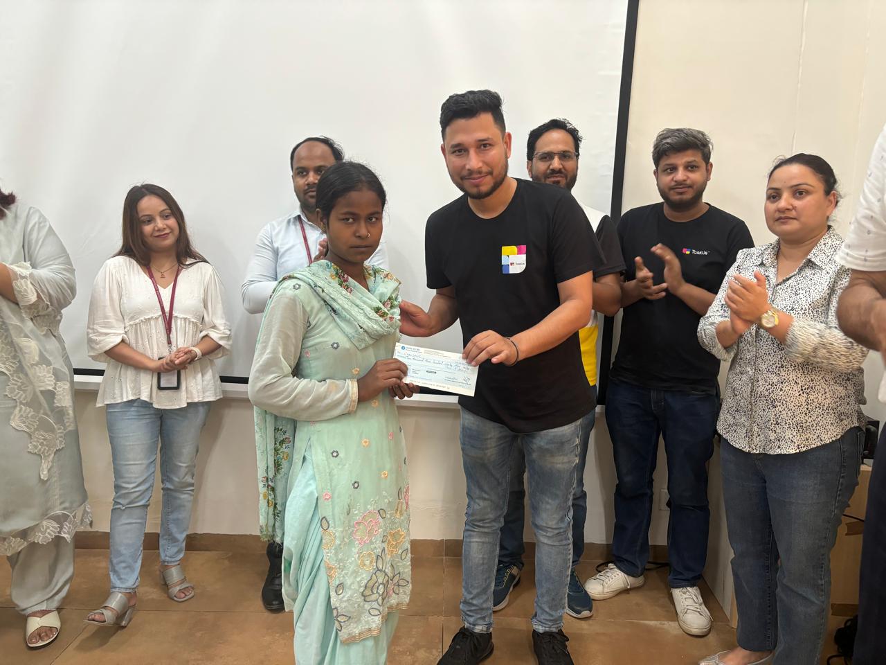 Scholarship distribution on 6.07 (34)