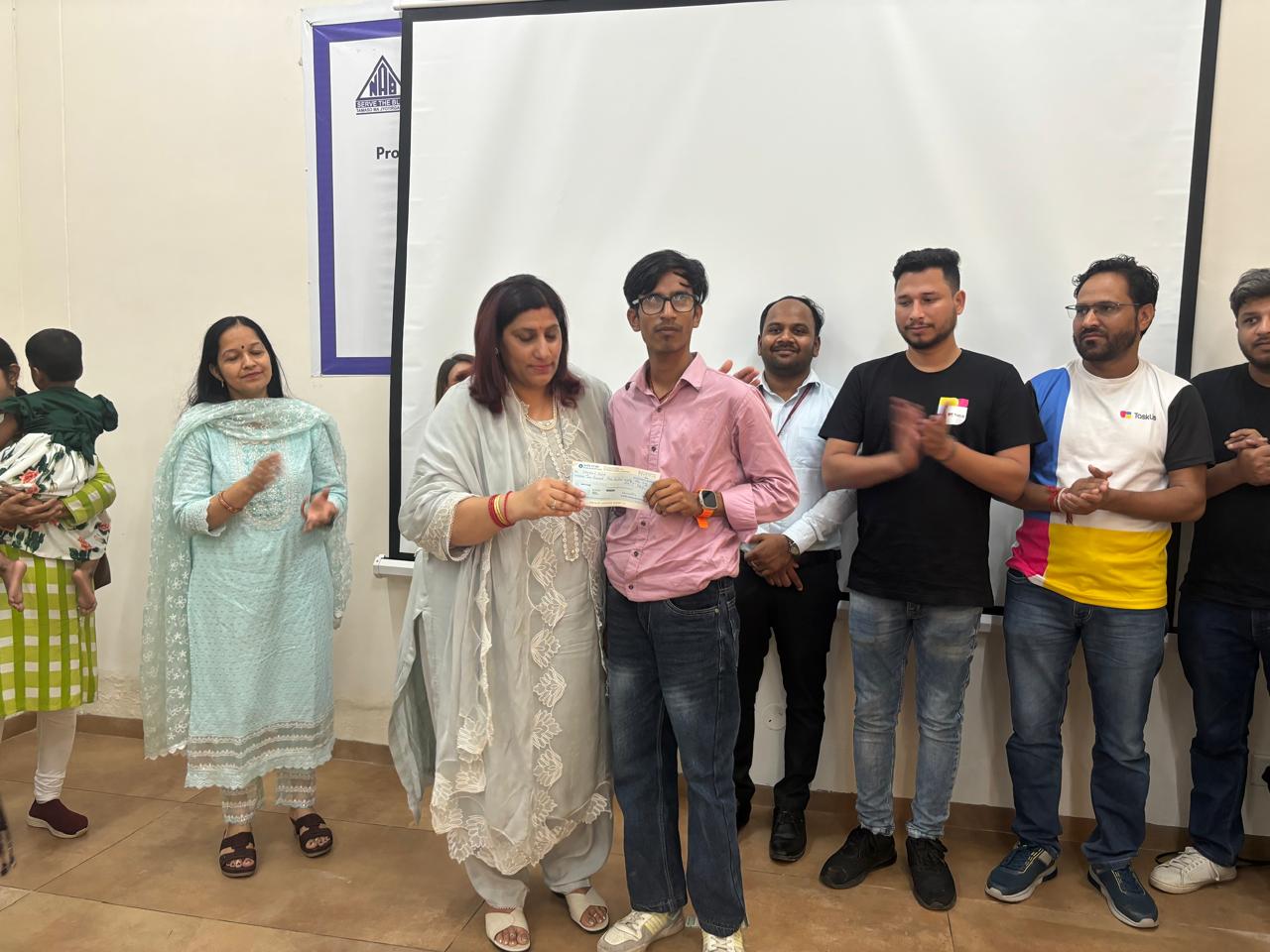 Scholarship distribution on 6.07 (40)