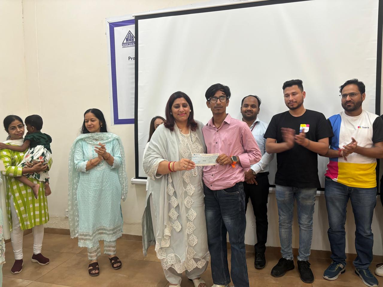 Scholarship distribution on 6.07 (41)