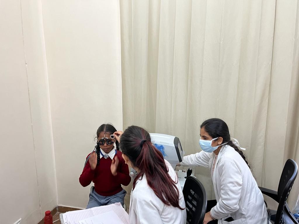 Inauguration of Equipmets & Free eye check up camp on 22.11 (16)